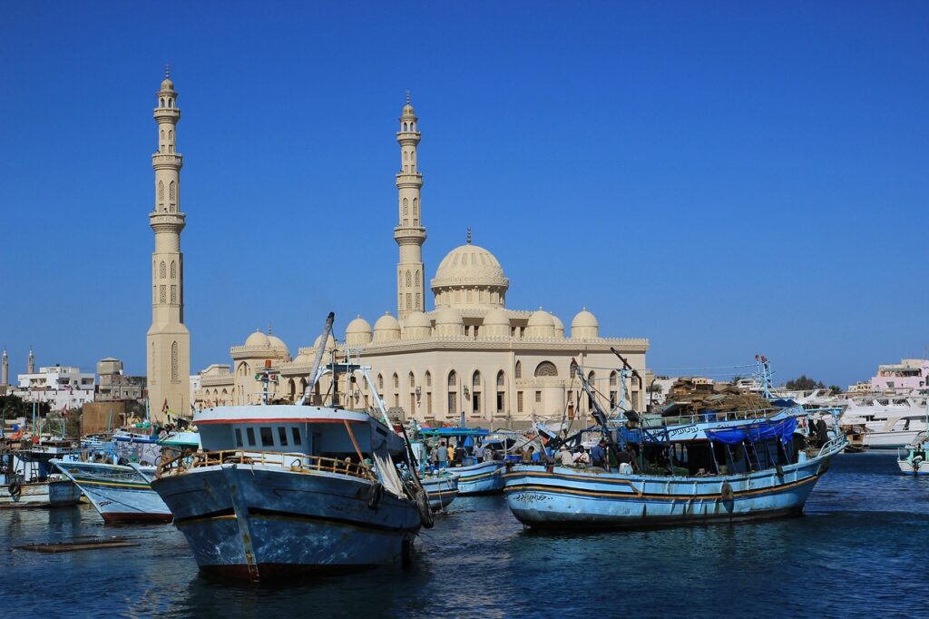 Hurghada city tour with local shopping – morning and sunset views