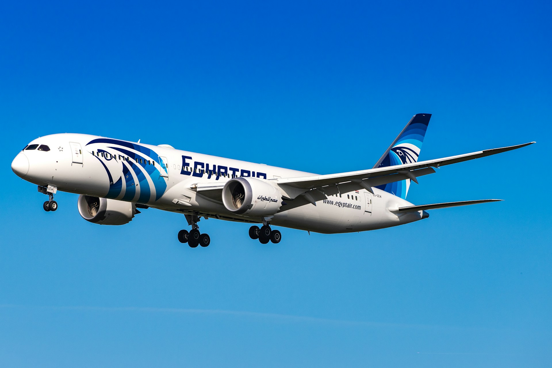 "Cairo day trip by plane from Hurghada with visits to the Egyptian Museum, Giza Pyramids, and the Sphinx"